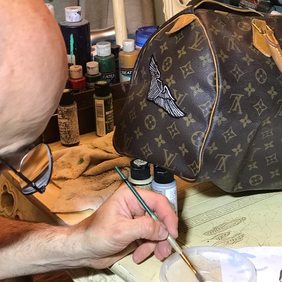 Custom Hand Painted Speedy 30 signed by artist. - Picture 7 of 8